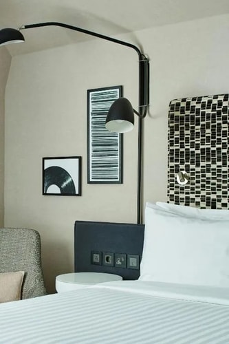 Deluxe King Room Near Forty Tree Green LON 1 Luxury Bookings