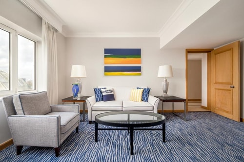 Chelsea King Suite Near Emex Software LON 4 Luxury Bookings