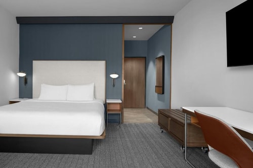 King Room With Sofa Bed Near Costco Wholesale HOU Luxury Bookings