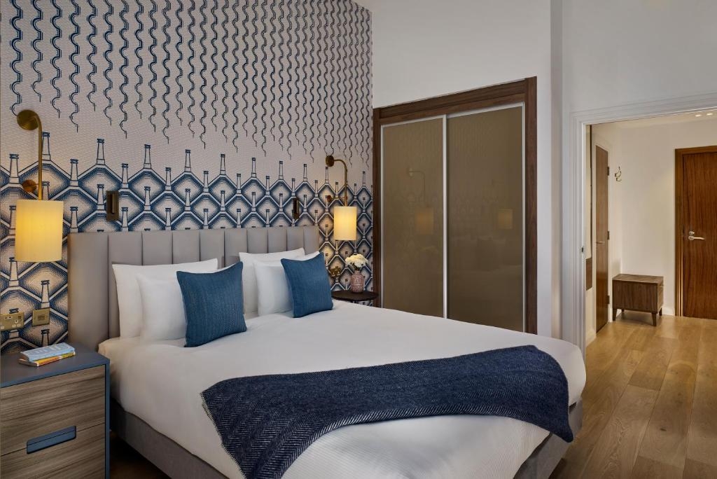 One Bedroom Apartment Near Almeida Theatre LON Luxury Bookings