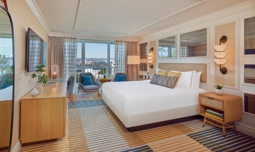 King Room City View Near Bounce Luggage Storage LA Luxury Bookings