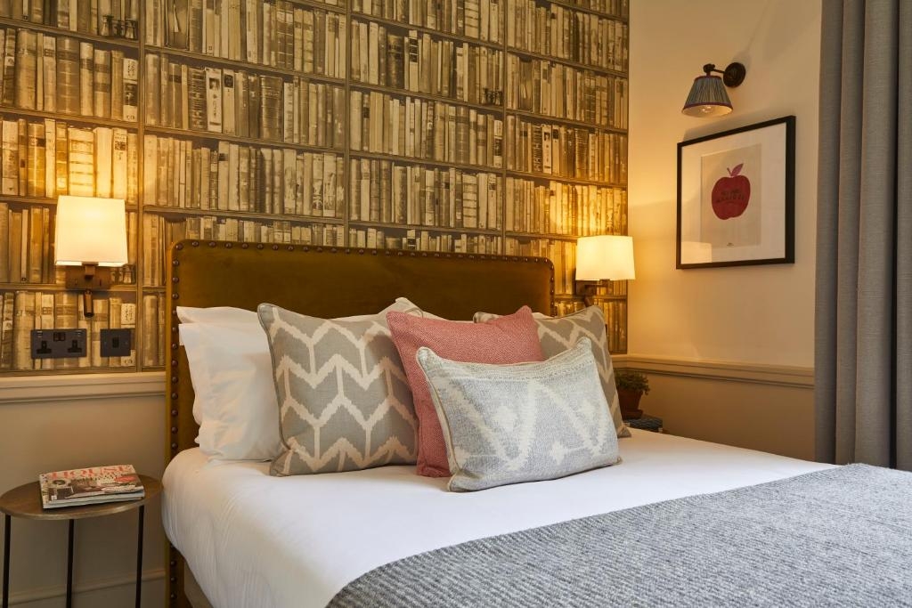 Standard Double Room Near Ebury Square Gardens LON Luxury Bookings