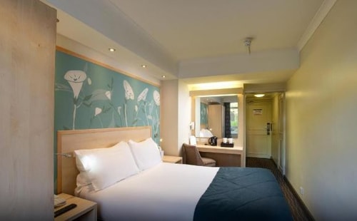 Standard Double Room Near Joymont Legal LON 4 Luxury Bookings