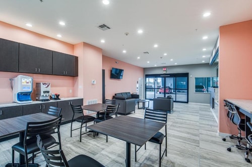 Deluxe King Studio Near Harmony Garden HOU 11 Luxury Bookings