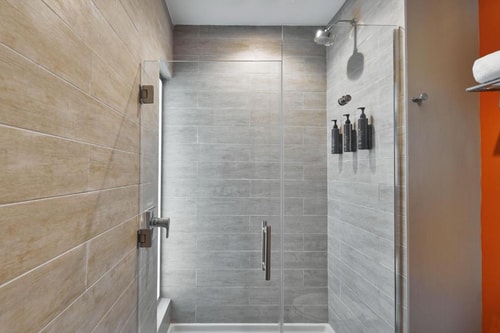 King Room Near Gallery Art MIA 6 Luxury Bookings