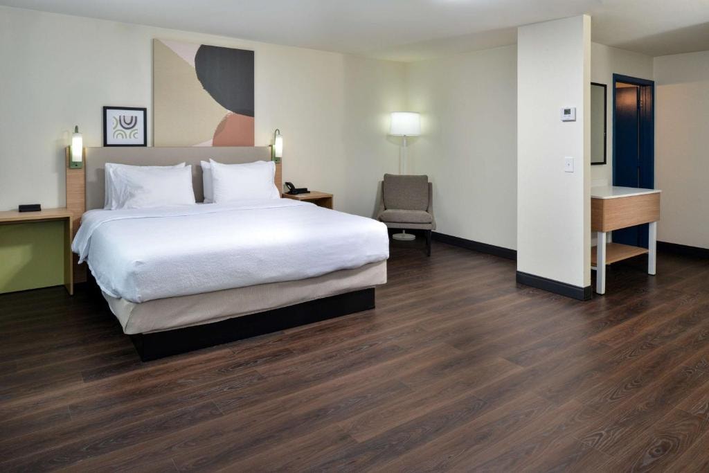 King Room Near Mathur Law Offices PC DAL Luxury Bookings