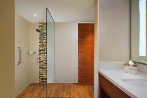 One Bedroom King Suite Near Al Ras Kayak 7 Luxury Bookings