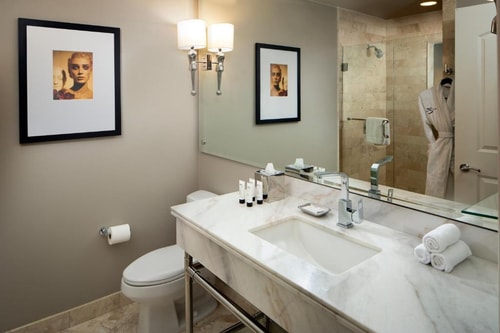 Deluxe King Room Near Metropolitan Club DAL 3 Luxury Bookings