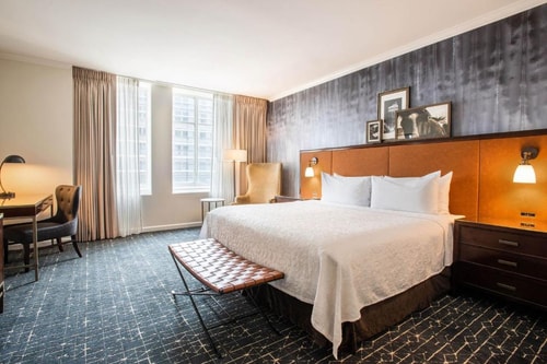 Guest Room Near To Market Square Park HOU Luxury Bookings