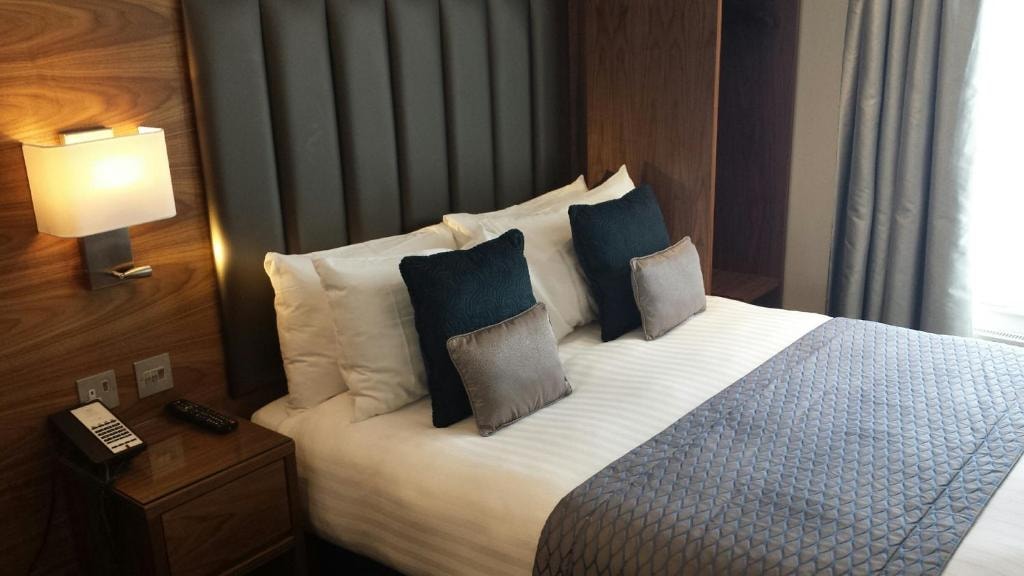 Double Or Twin Room Near Water Gardens LON Luxury Bookings