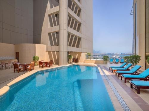 Deluxe Room Near Dubai Internet City Metro Ab 17 Luxury Bookings