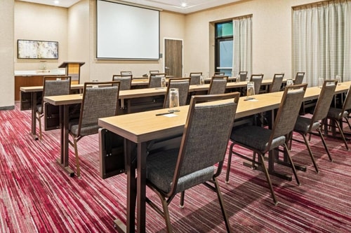 King Room Near Kings lake Forest HOU 11 Luxury Bookings