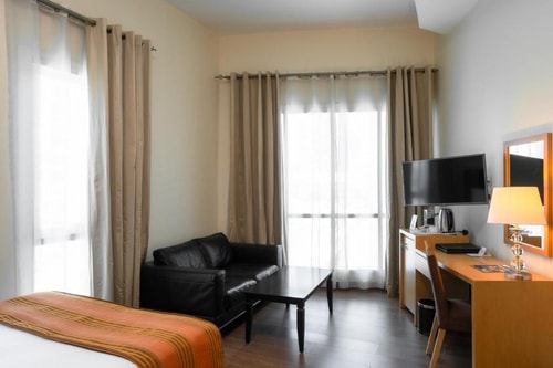 Single Room near Mina Seyahi Beach Ac 1 Luxury Bookings