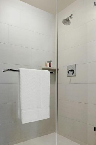 Guest Room Near Discovery Green Park HOU 12 Luxury Bookings
