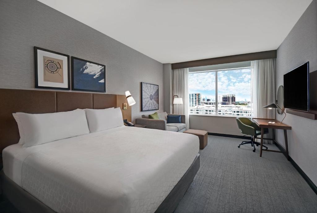 King Studio Suite Near Ipic Theaters HOU Luxury Bookings