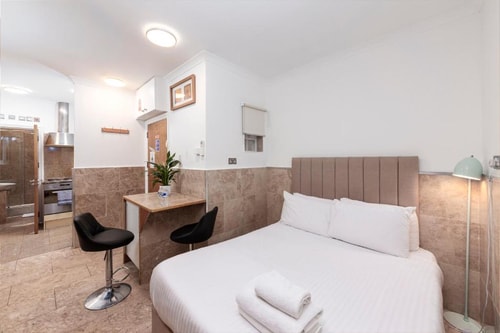 Deluxe Apartment Near Sobell Leisure Centre LON 2 Luxury Bookings