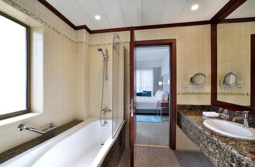 Two Bedroom Family Suite Balcony Near Marina Beach 6 Luxury Bookings