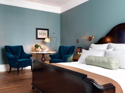 Queen Room Near Browan Solicitors Limited LON 3 Luxury Bookings