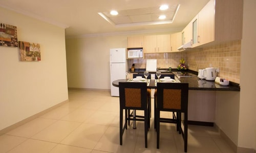 Classic Two Bedroom Near Mall Of Emirates 9 Luxury Bookings