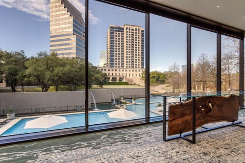Deluxe Room Near Woodland Field Station HOU 6 Luxury Bookings
