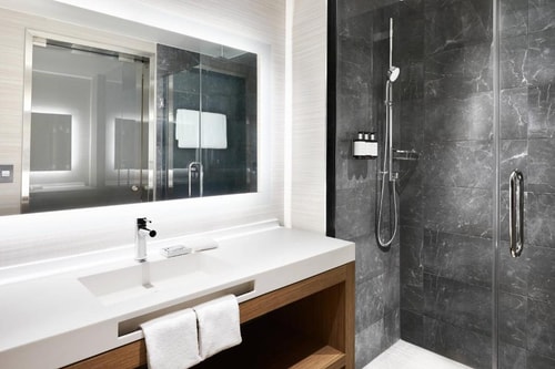 King Room Near Central Station Capitol Wb HOU 3 Luxury Bookings