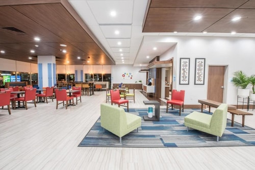 Standard King Room Near Nexus Hospital HOU 8 Luxury Bookings