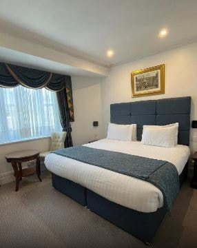 King Size Double Room Near Latitude London LON Luxury Bookings
