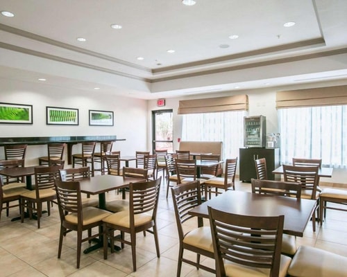 King Room Near Revolution Soccer Complex HOU 8 Luxury Bookings