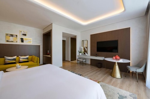 Premium King Room Near Jvt Community Park Dubai 2 Luxury Bookings