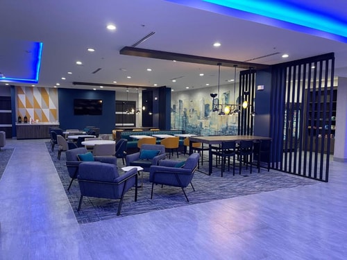 Deluxe King Room Near Walmart Supercenter DAL 8 Luxury Bookings