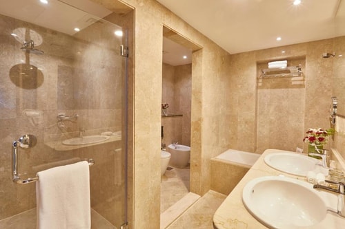 Deluxe King Or Twin Room Sea View At FUJ corniche 6 Luxury Bookings