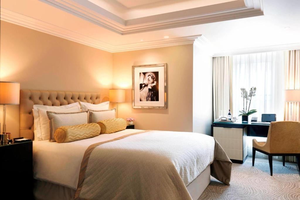 Deluxe Queen Room Near The Wellness Lab LON Luxury Bookings