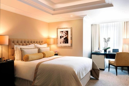 Deluxe Queen Room Near The Wellness Lab LON Luxury Bookings