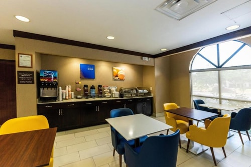King Suite Near Maddies Baseball Field HOU 12 Luxury Bookings