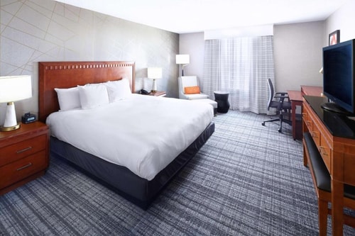 King Room Near Holiday Park DAL Luxury Bookings