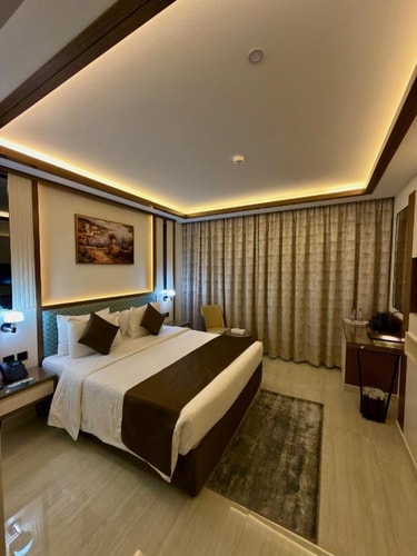 Standard King Or Twin Room Near New Academy School 2 Luxury Bookings