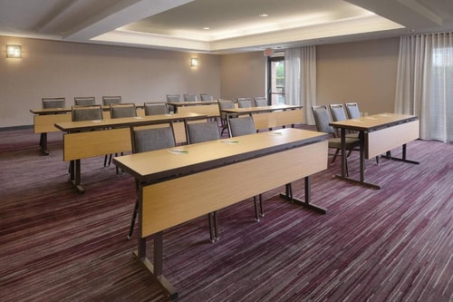 King Room Near 100 Acre Wood Preserve HOU 13 Luxury Bookings