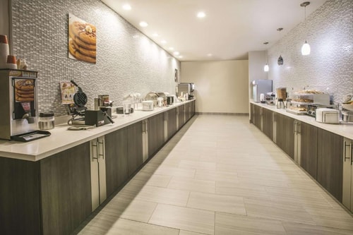 King Room Near Riparian Bar & Grill DAL 7 Luxury Bookings
