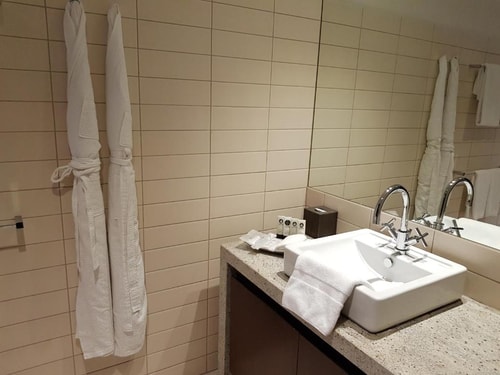 One Bedroom Apartment Near WTC Metro Station 6 Luxury Bookings