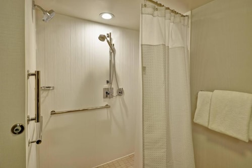 King Room Near Terry Hershey Park HOU 2 Luxury Bookings