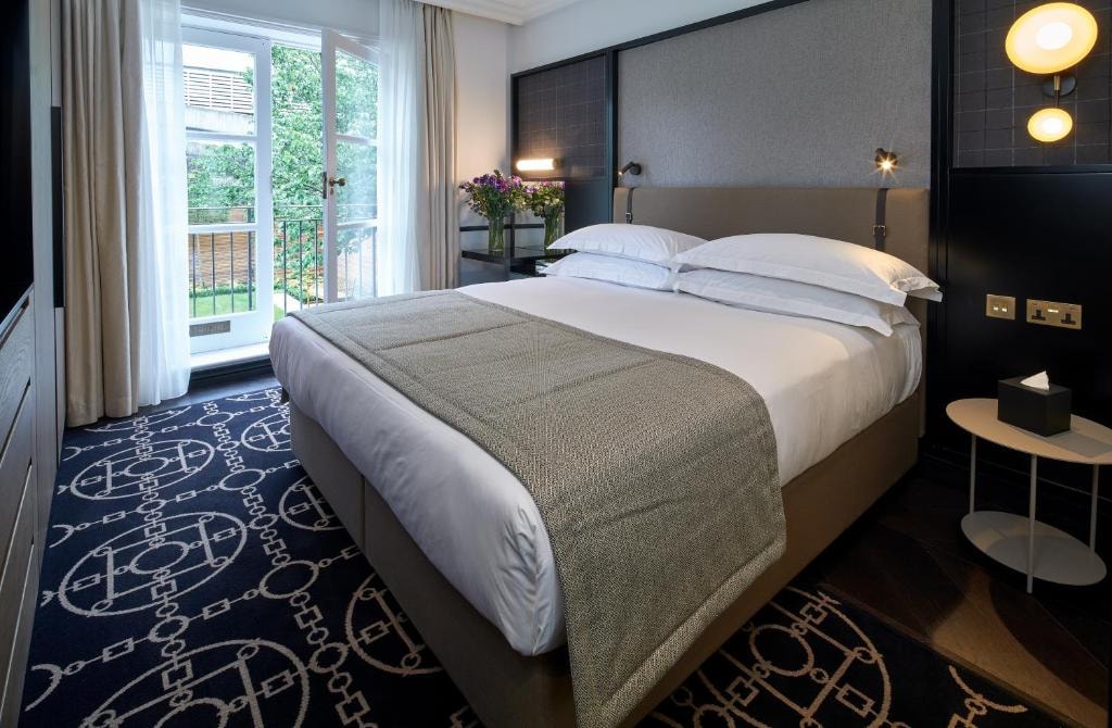 2 Bedroom Apartment Near Lexham Legal LON Luxury Bookings