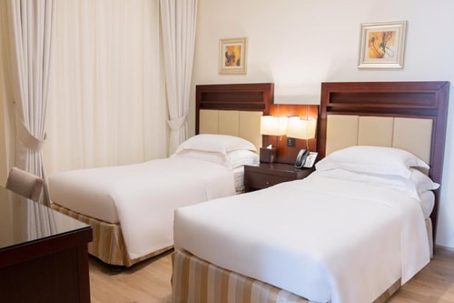 2 Bedroom Apartment Near Dubai Internet City Metro 1 Luxury Bookings