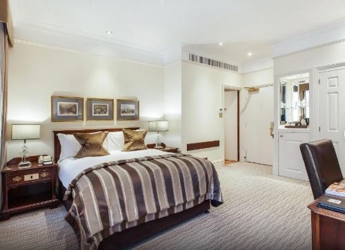 Classic Room Near Christchurch Gardens LON 2 Luxury Bookings