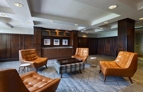 Queen Room Near Brenda and John Duncan YMCA HOU 7 Luxury Bookings