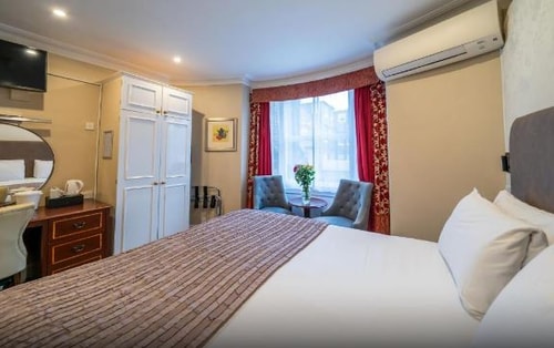 King Size Double Room Near Latitude London LON 4 Luxury Bookings