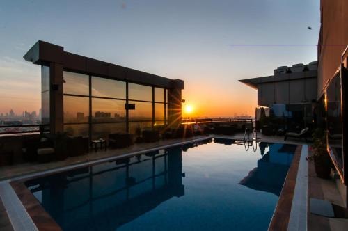 Standard King Or Twin Room Near Baniyas Square 14 Luxury Bookings