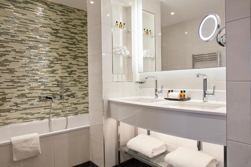 King Room Near Embankment Grocery LON 1 Luxury Bookings