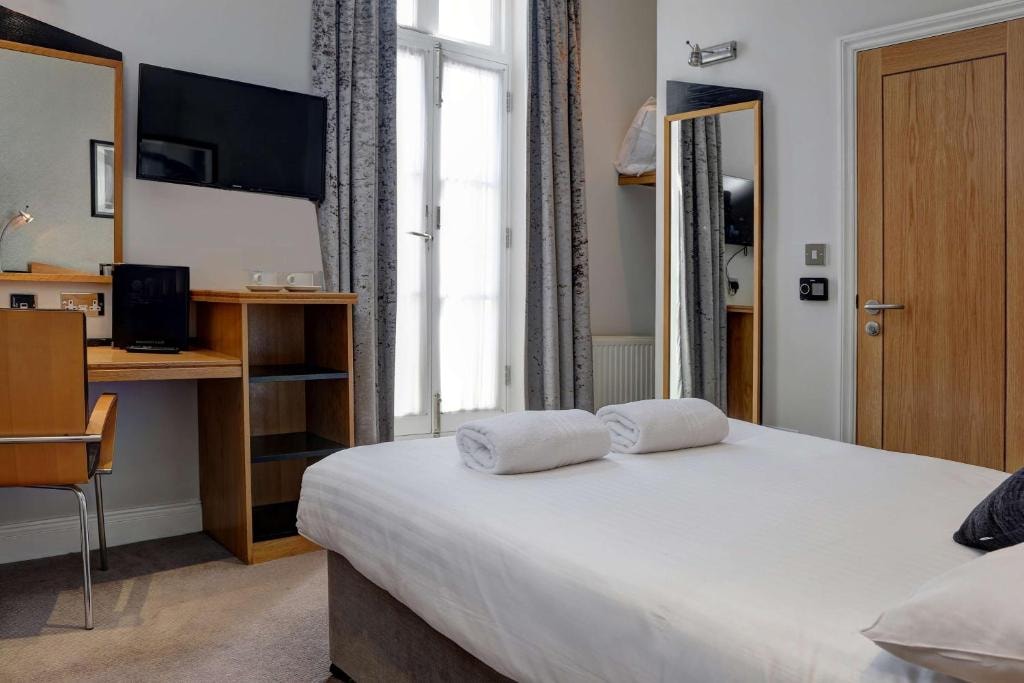 Standard Double Room Near Ecclestone Square LON Luxury Bookings