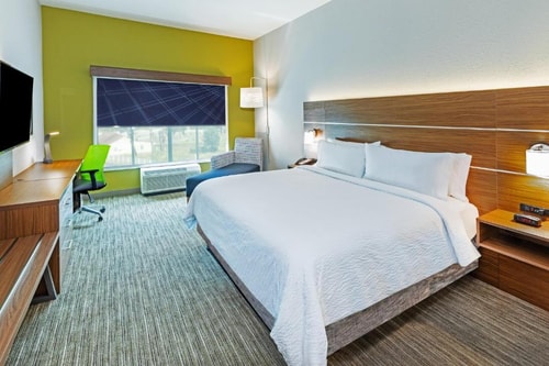 Standard King Room Near Simons Pharmacy HOU 1 Luxury Bookings