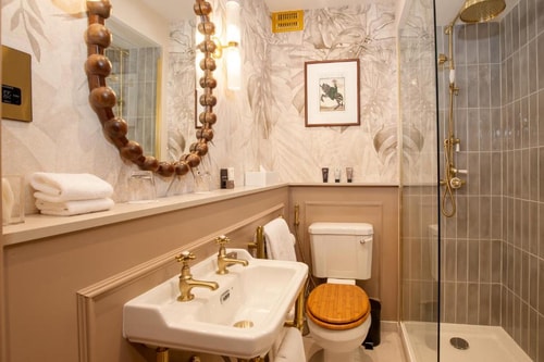 One Bedroom Apartment Near Walton Estates LON 4 Luxury Bookings